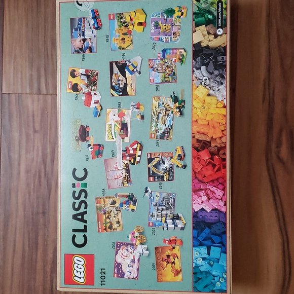 7X HOST PICK. NIB Lego Classic 1,100 Pieces Lego Set - Picture 2 of 2
